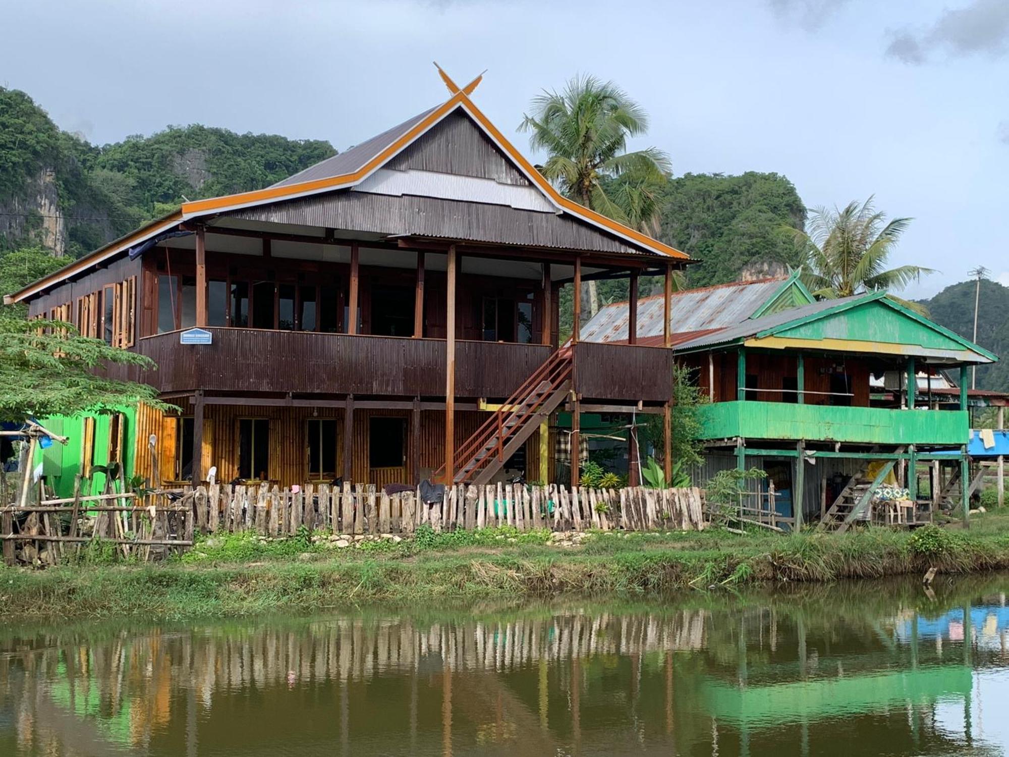 Nasrul House Homestay For Backpackers Maros Ngoại thất bức ảnh