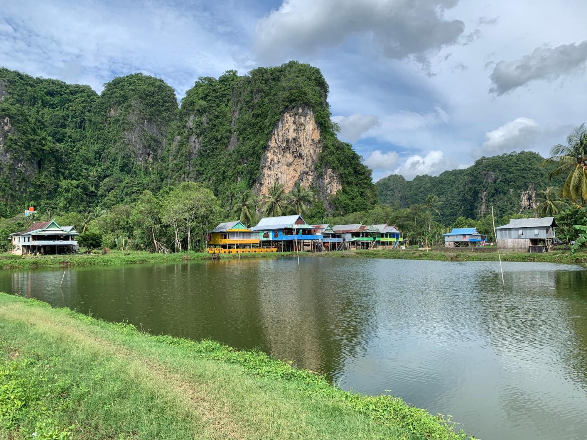 Nasrul House Homestay For Backpackers Maros Ngoại thất bức ảnh